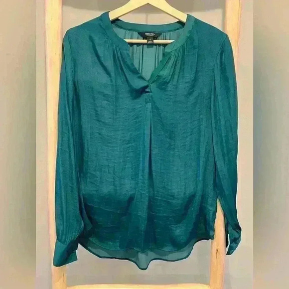 ✨SIMPLY VERA Vera Wang silky forest green blouse size small - Picture 1 of 4